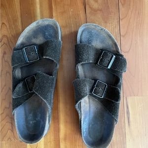 Men’s (43) brown suede Birkenstock sandals